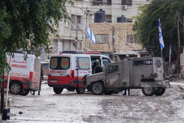 Bezettingsmacht blijft in Jenin: Bombardementen, gedwongen verplaatsingen en verwondingen